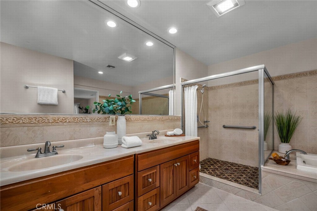 Redondo Beach, California, 90277, United States, 4 Bedrooms Bedrooms, ,3 BathroomsBathrooms,Residential,Active,2007167