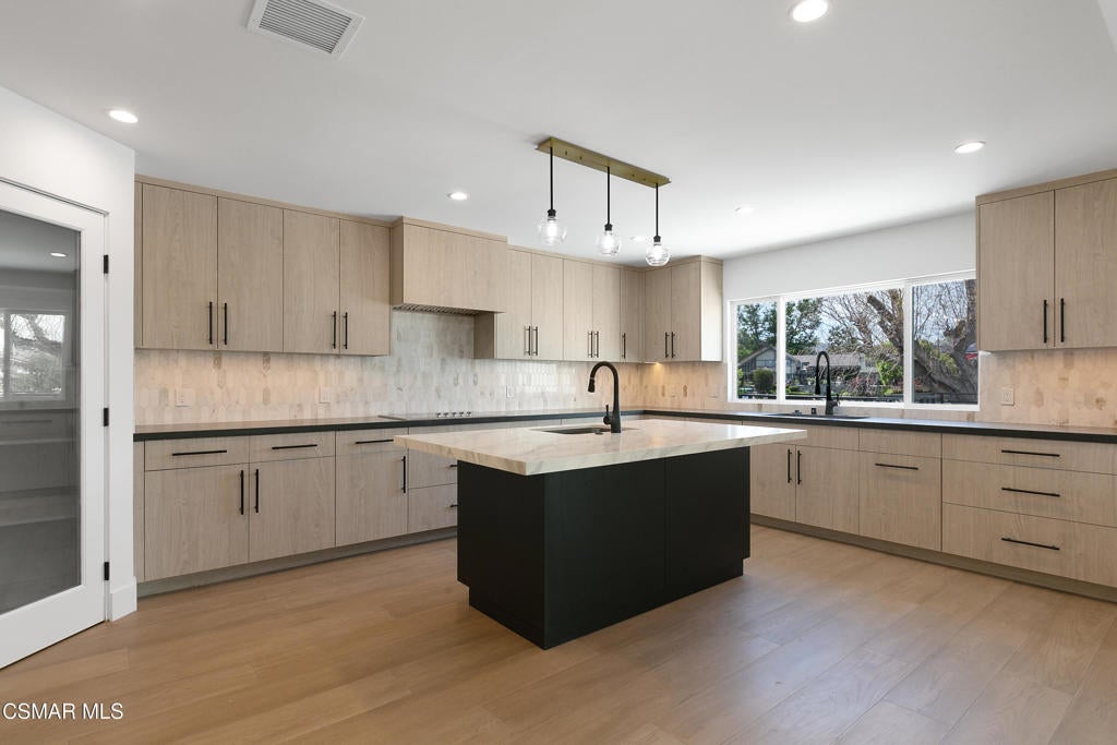 Westlake Village, California, 91361, United States, 3 Bedrooms Bedrooms, ,3 BathroomsBathrooms,Residential,Active,2031761