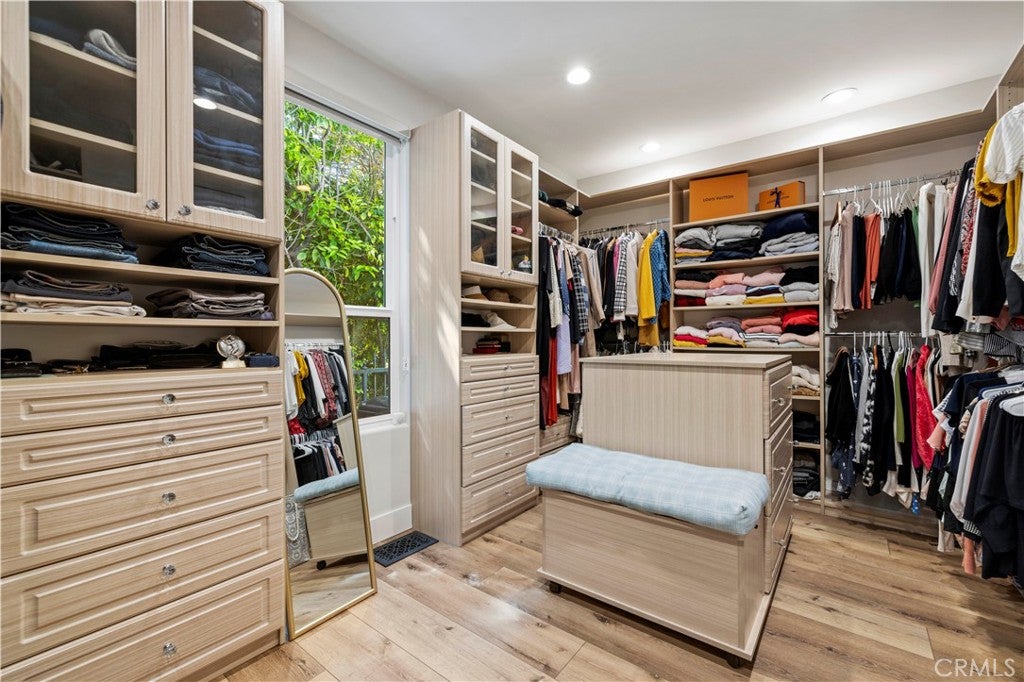 Northridge, California, 91325, United States, 4 Bedrooms Bedrooms, ,4 BathroomsBathrooms,Residential,Active,1936096