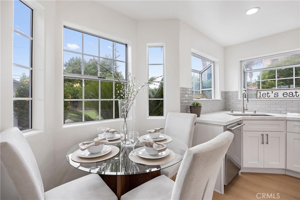 Downey, California, 90242, United States, 7 Bedrooms Bedrooms, ,6 BathroomsBathrooms,Residential,Contingent,1829948