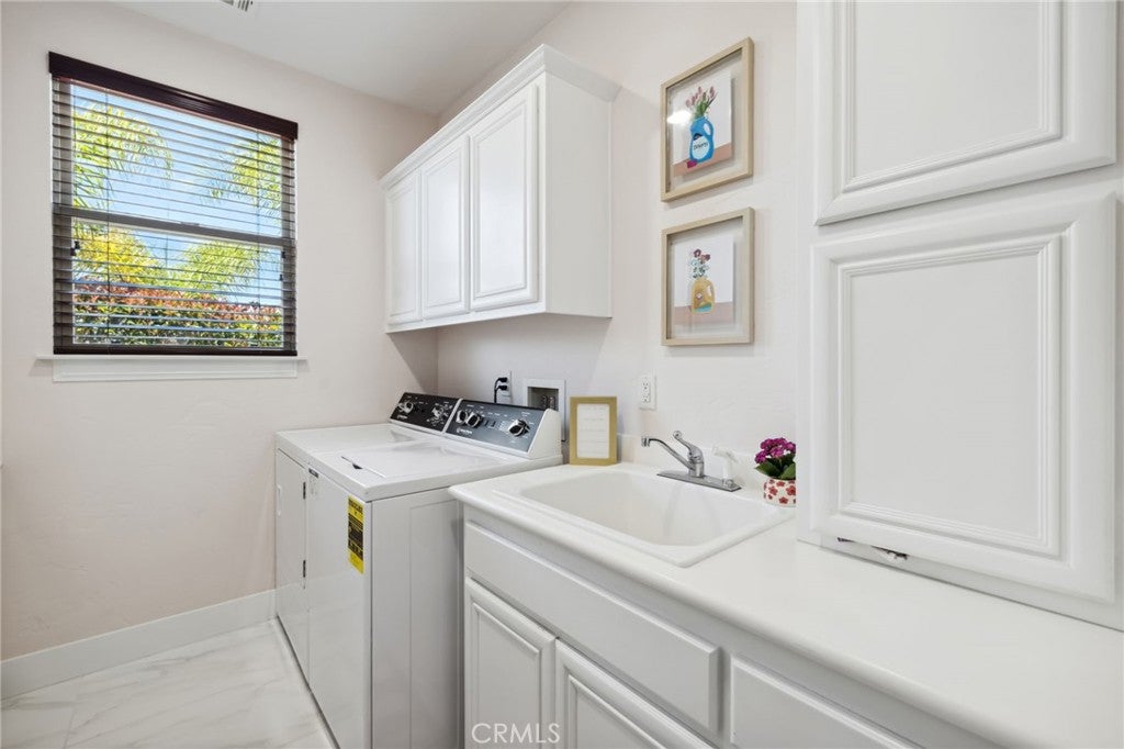 Yucaipa, California, 92399, United States, 4 Bedrooms Bedrooms, ,6 BathroomsBathrooms,Residential,Active,1858722