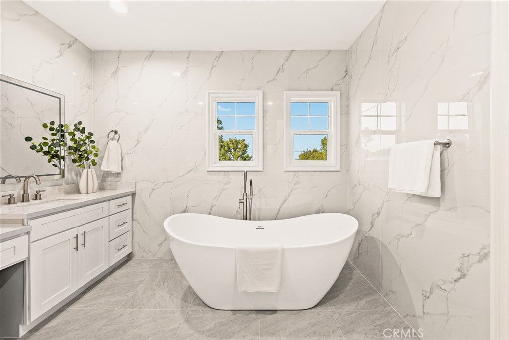 Temple City, California, 91780, United States, 5 Bedrooms Bedrooms, ,6 BathroomsBathrooms,Residential,Active,2011875