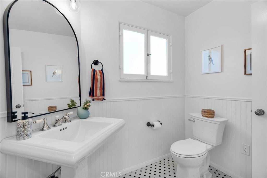 Glendale, California, 91202, United States, 3 Bedrooms Bedrooms, ,3 BathroomsBathrooms,Residential,Active,1967125