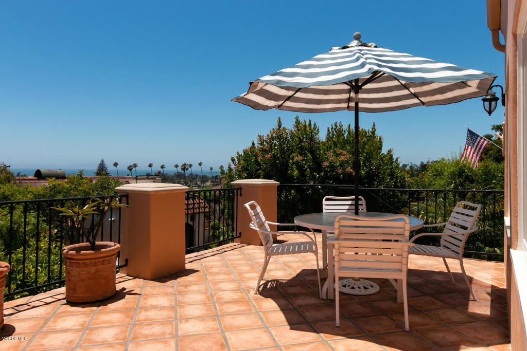 Ventura, California, 93001, United States, 4 Bedrooms Bedrooms, ,4 BathroomsBathrooms,Residential,Contingent,1944037