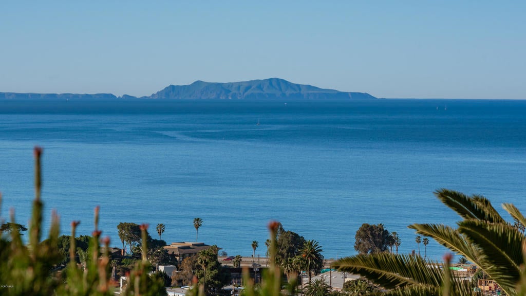 Ventura, California, 93001, United States, 3 Bedrooms Bedrooms, ,3 BathroomsBathrooms,Residential,Active,1944044