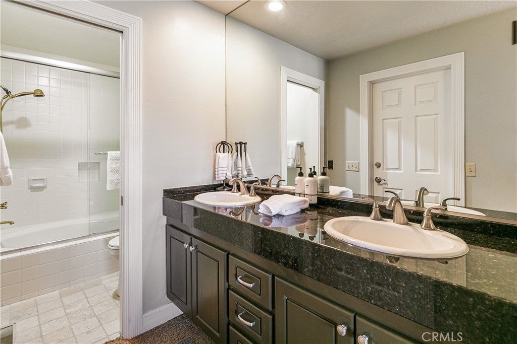 Lake Arrowhead, California, 92352, United States, 2 Bedrooms Bedrooms, ,3 BathroomsBathrooms,Residential,Active,1908134
