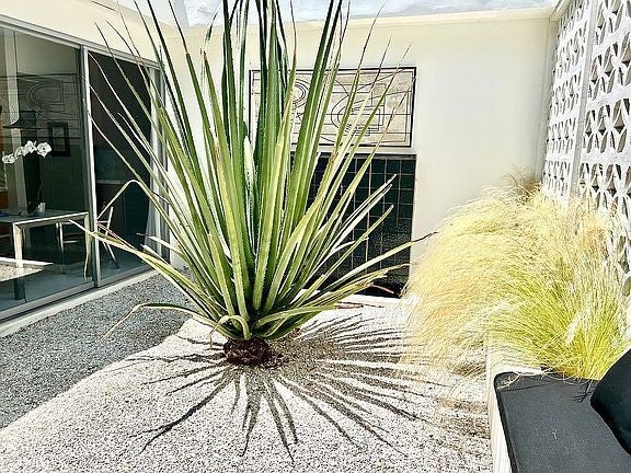 Pasadena, California, 91105, United States, 3 Bedrooms Bedrooms, ,3 BathroomsBathrooms,Residential,Active,2027742