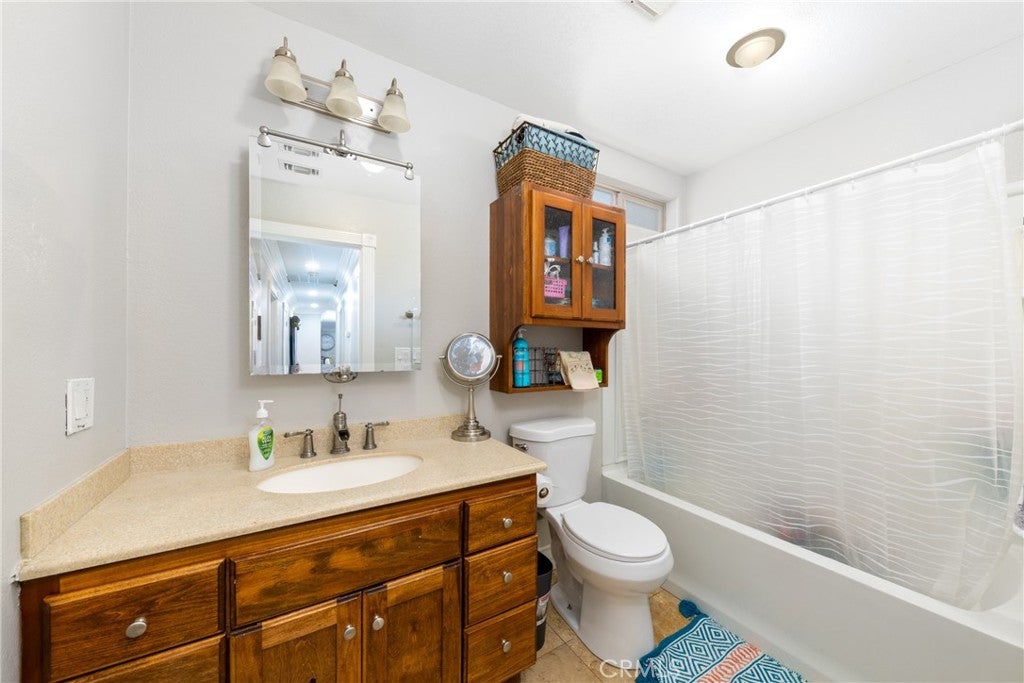 Yucaipa, California, 92399, United States, 5 Bedrooms Bedrooms, ,4 BathroomsBathrooms,Residential,Pending,1985872