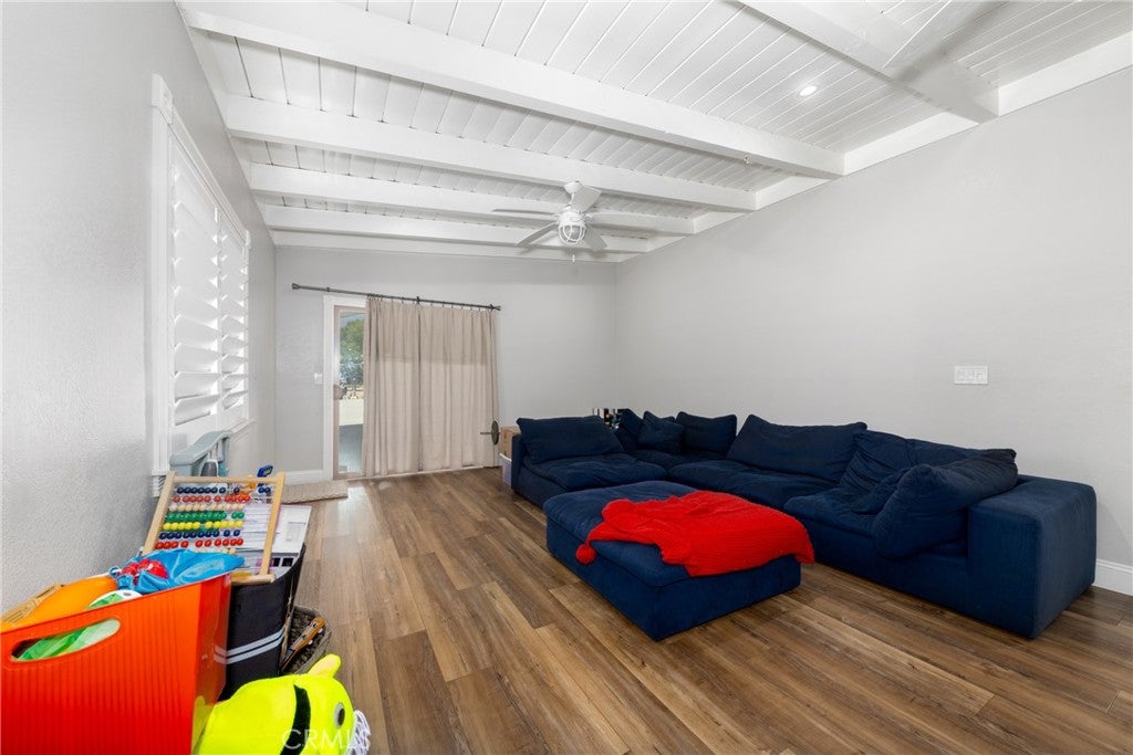 Yucaipa, California, 92399, United States, 5 Bedrooms Bedrooms, ,4 BathroomsBathrooms,Residential,Pending,1985872