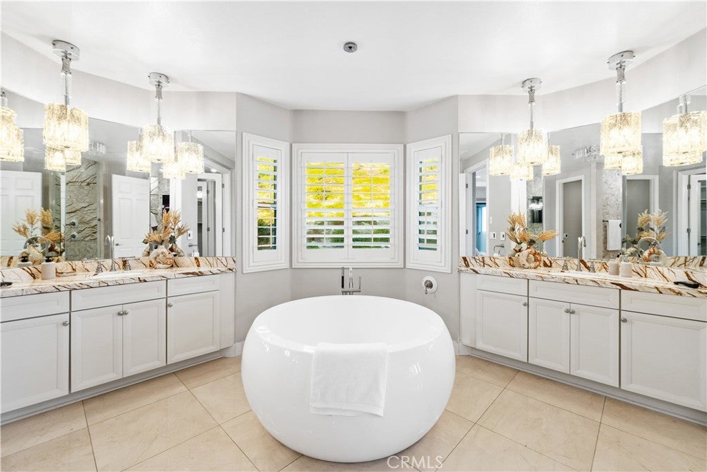 Yorba Linda, California, 92886, United States, 6 Bedrooms Bedrooms, ,7 BathroomsBathrooms,Residential,Active,1985877