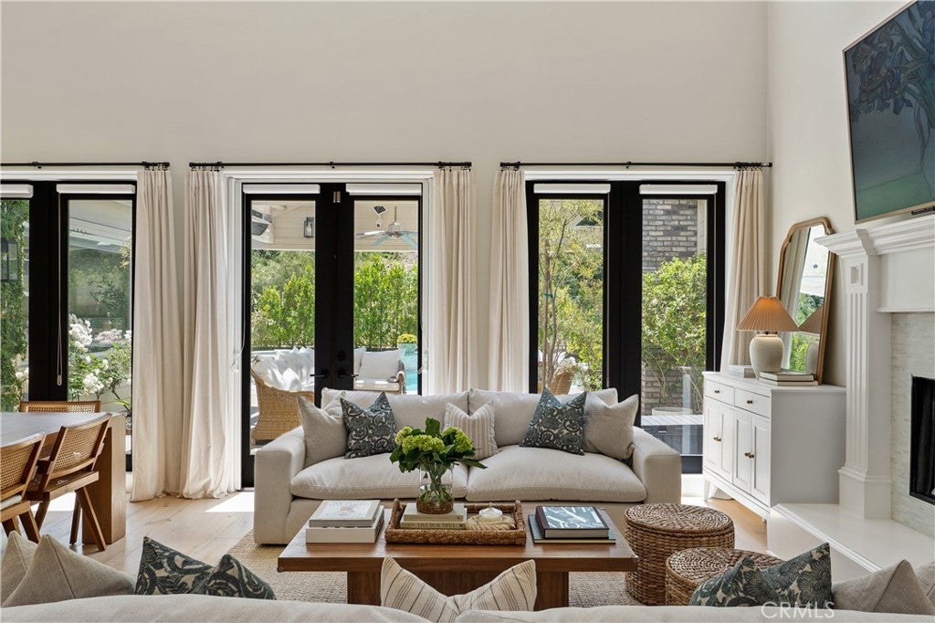 Canyon Country, California, 91387, United States, 4 Bedrooms Bedrooms, ,5 BathroomsBathrooms,Residential,Active,1829894
