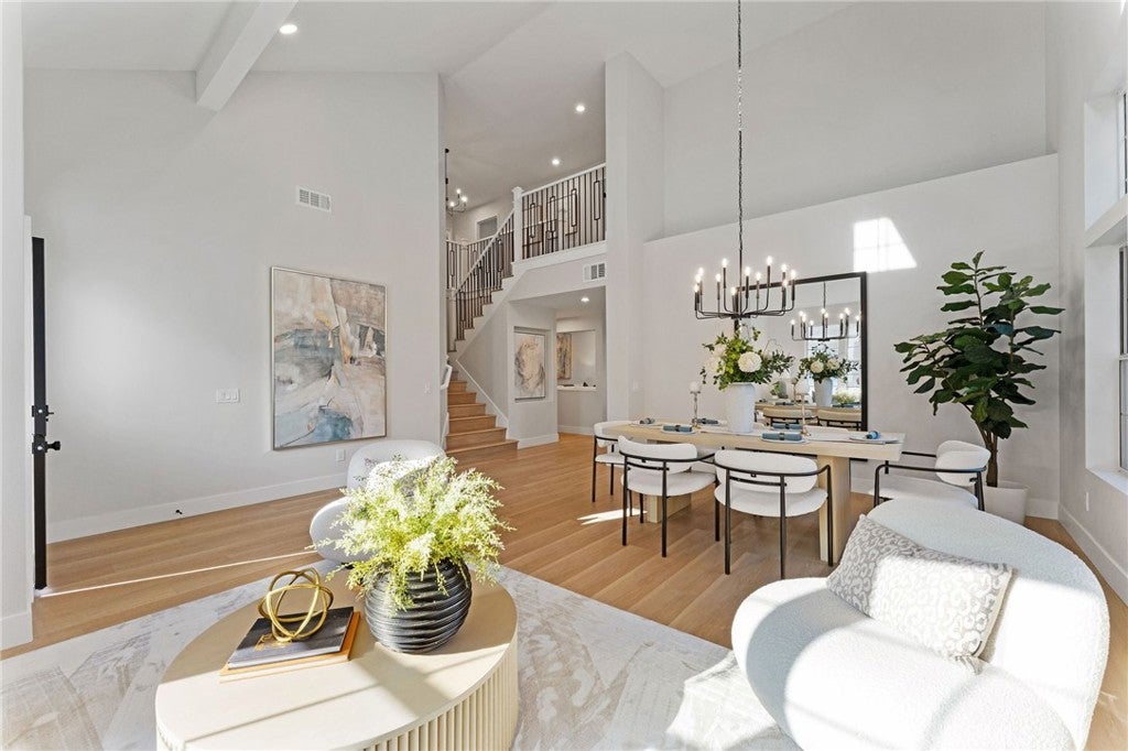 Costa Mesa, California, 92627, United States, 4 Bedrooms Bedrooms, ,3 BathroomsBathrooms,Residential,Contingent,1986895