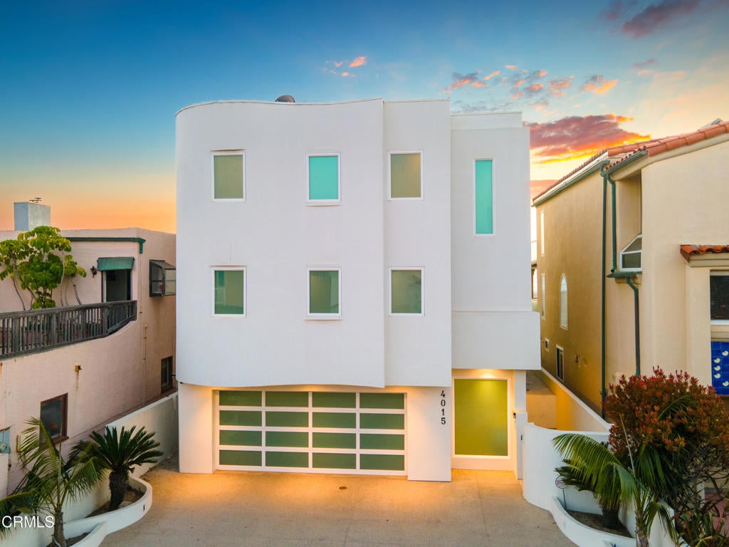 Oxnard, California, 93035, United States, 4 Bedrooms Bedrooms, ,5 BathroomsBathrooms,Residential,Active,1953419