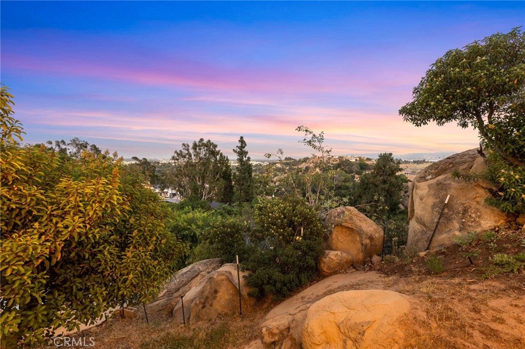 Chatsworth, California, 91311, United States, 4 Bedrooms Bedrooms, ,4 BathroomsBathrooms,Residential,Active,2011421