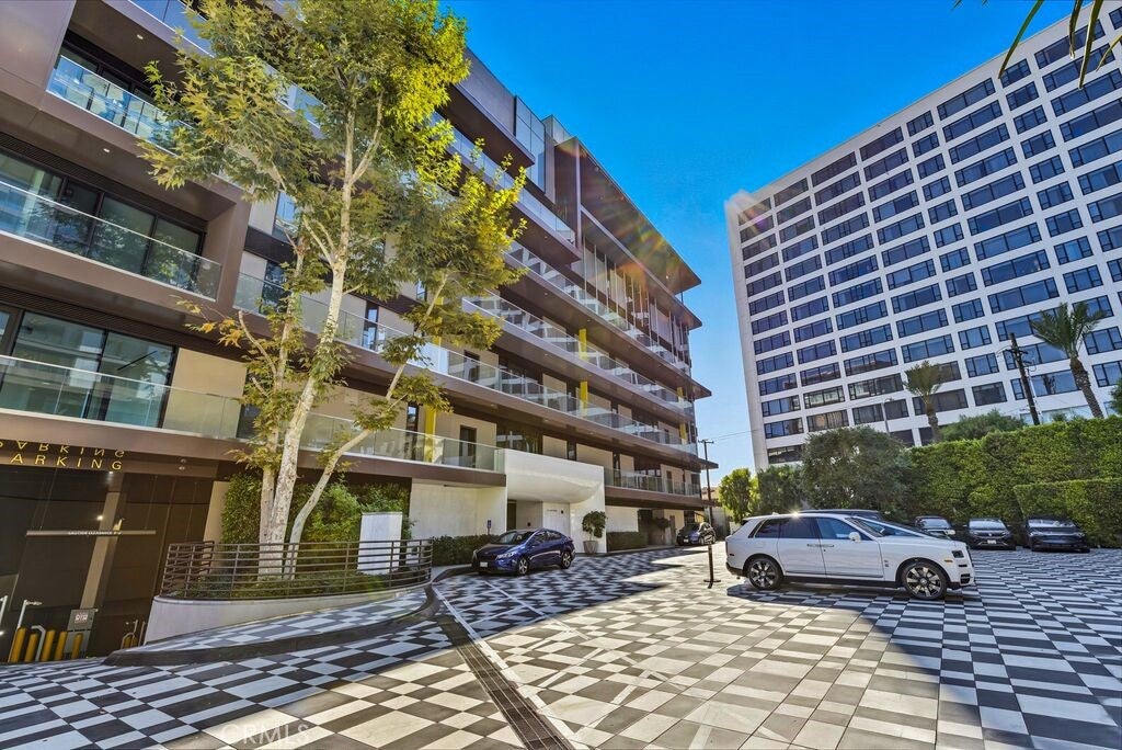 Los Angeles, California, 90069, United States, 2 Bedrooms Bedrooms, ,3 BathroomsBathrooms,Residential,Active,1995278