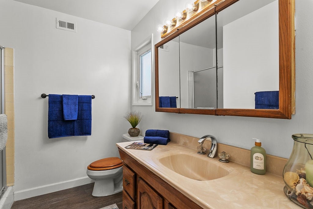 Seal Beach, California, 90740, United States, 4 Bedrooms Bedrooms, ,2 BathroomsBathrooms,Residential,Active,1900161