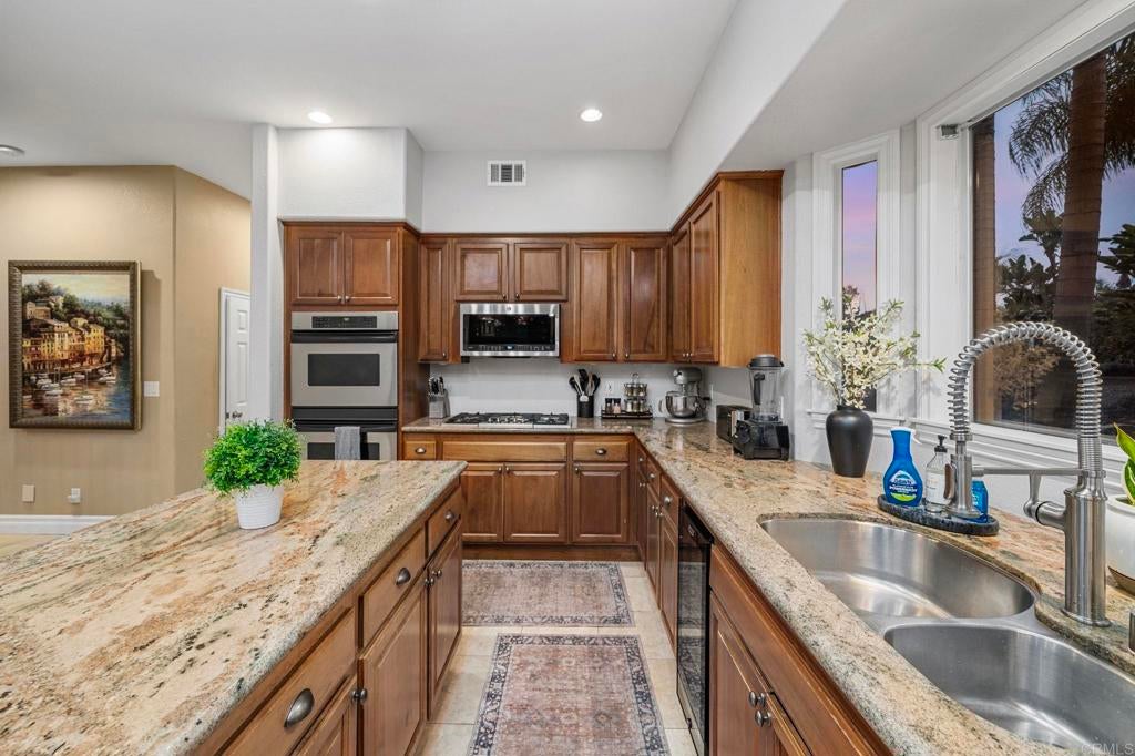 Escondido, California, 92025, United States, 5 Bedrooms Bedrooms, ,4 BathroomsBathrooms,Residential,Active,1969680