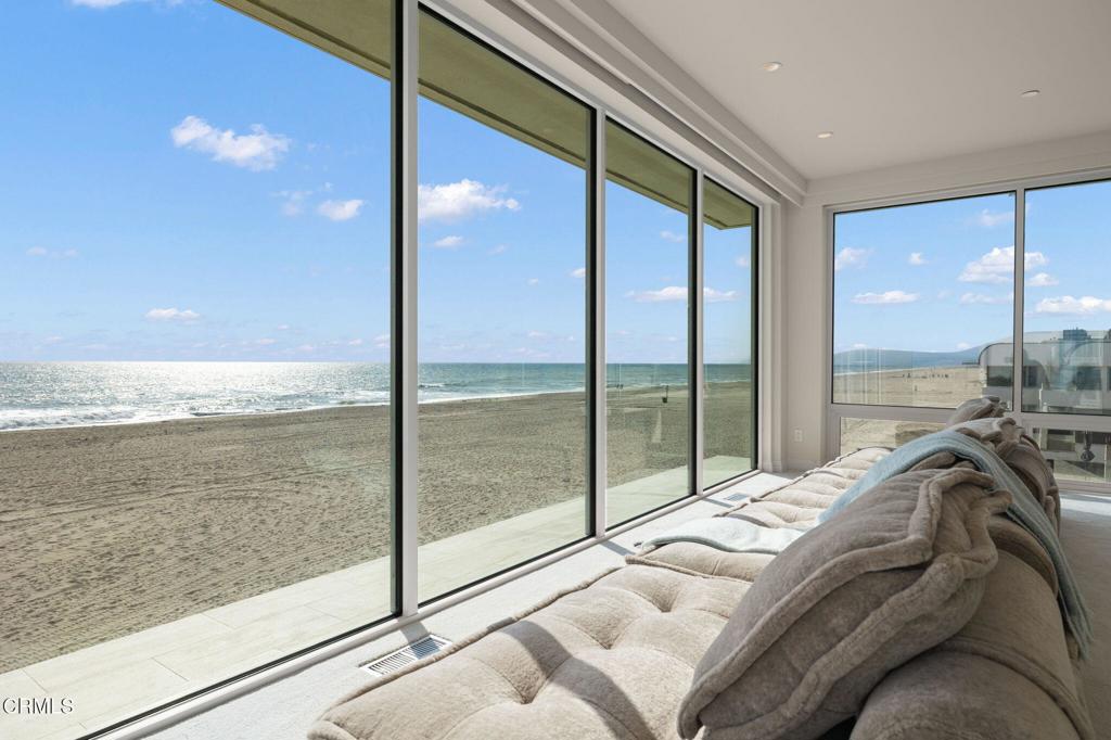 Oxnard, California, 93035, United States, 4 Bedrooms Bedrooms, ,6 BathroomsBathrooms,Residential,Active,1993670