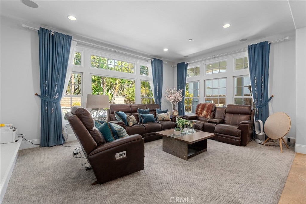 Huntington Beach, California, 92649, United States, 4 Bedrooms Bedrooms, ,4 BathroomsBathrooms,Residential,Active,1780402