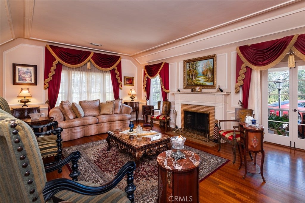 Glendale, California, 91207, United States, 4 Bedrooms Bedrooms, ,4 BathroomsBathrooms,Residential,Active,1945087