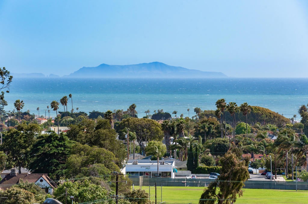 Ventura, California, 93001, United States, 3 Bedrooms Bedrooms, ,2 BathroomsBathrooms,Residential,Active,1944036