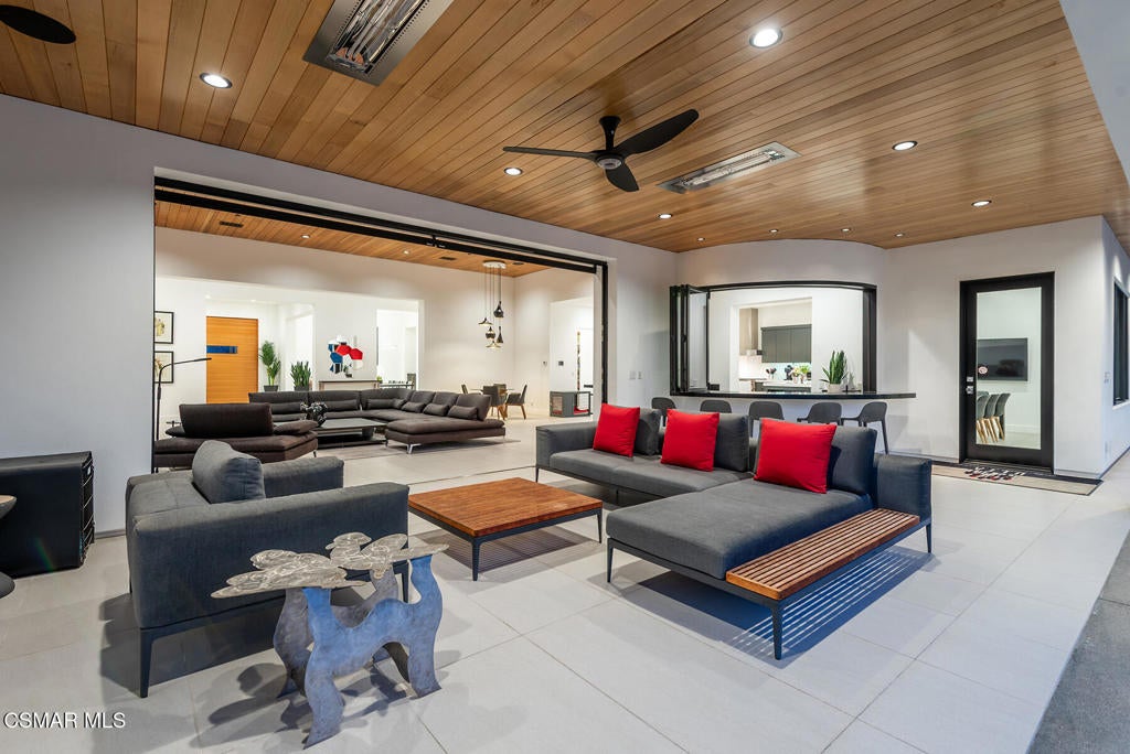 Westlake Village, California, 91361, United States, 4 Bedrooms Bedrooms, ,6 BathroomsBathrooms,Residential,Active,1989774