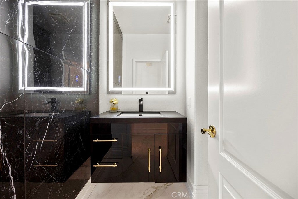 Rowland Heights, California, 91748, United States, 5 Bedrooms Bedrooms, ,6 BathroomsBathrooms,Residential,Pending,1986868