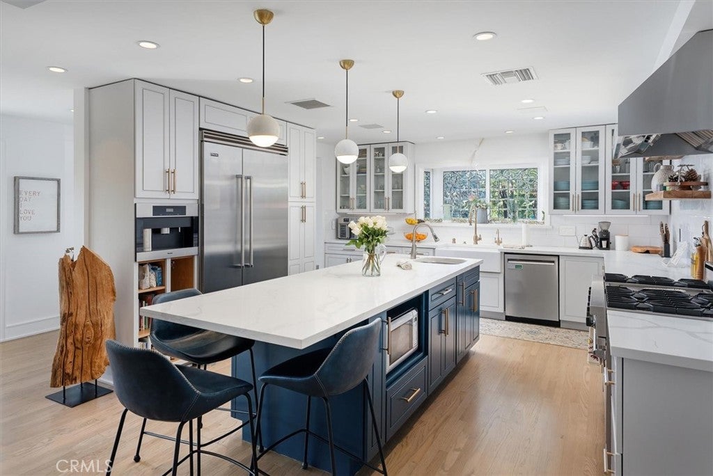 Agoura Hills, California, 91301, United States, 4 Bedrooms Bedrooms, ,5 BathroomsBathrooms,Residential,Active,1966025