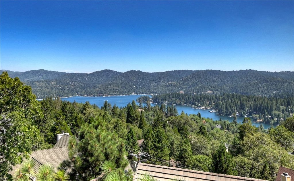 Lake Arrowhead, California, 92352, United States, 3 Bedrooms Bedrooms, ,3 BathroomsBathrooms,Residential,Active,1952988