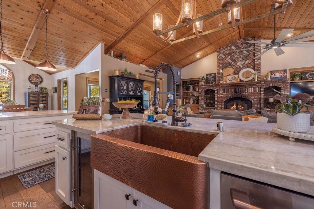 Big Bear Lake, California, 92315, United States, ,4 BathroomsBathrooms,Residential,Active,1825090