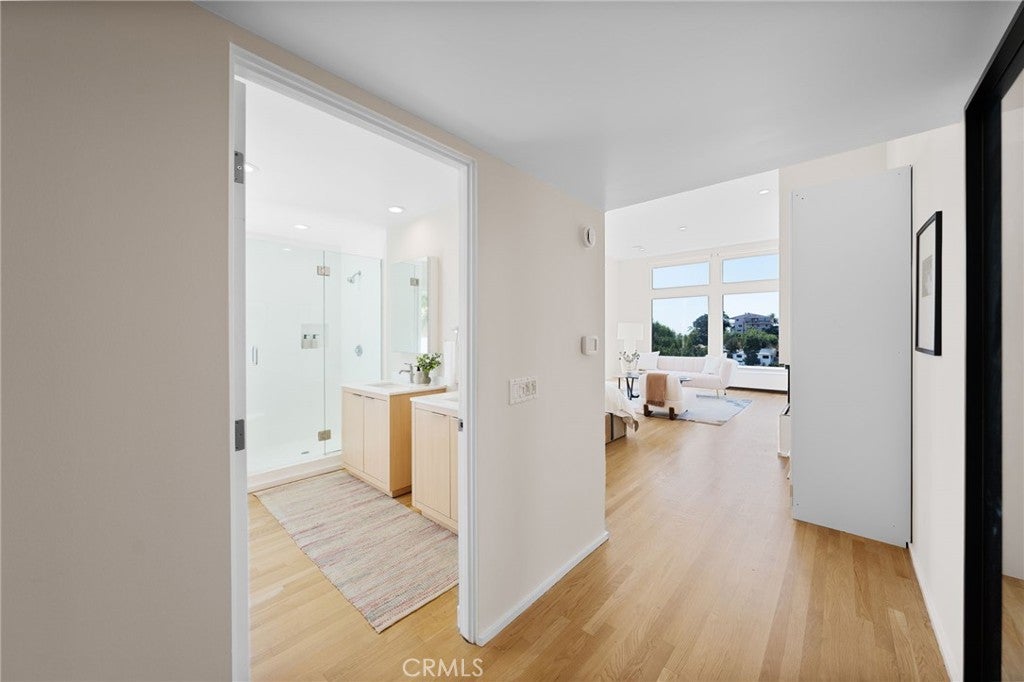 Los Angeles, California, 90069, United States, 3 Bedrooms Bedrooms, ,4 BathroomsBathrooms,Residential,Active,1959526