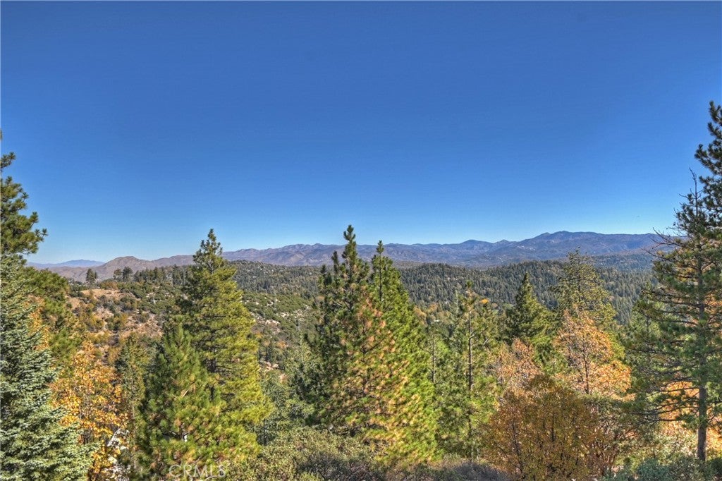 Lake Arrowhead, California, 92352, United States, 4 Bedrooms Bedrooms, ,3 BathroomsBathrooms,Residential,Active,1998581