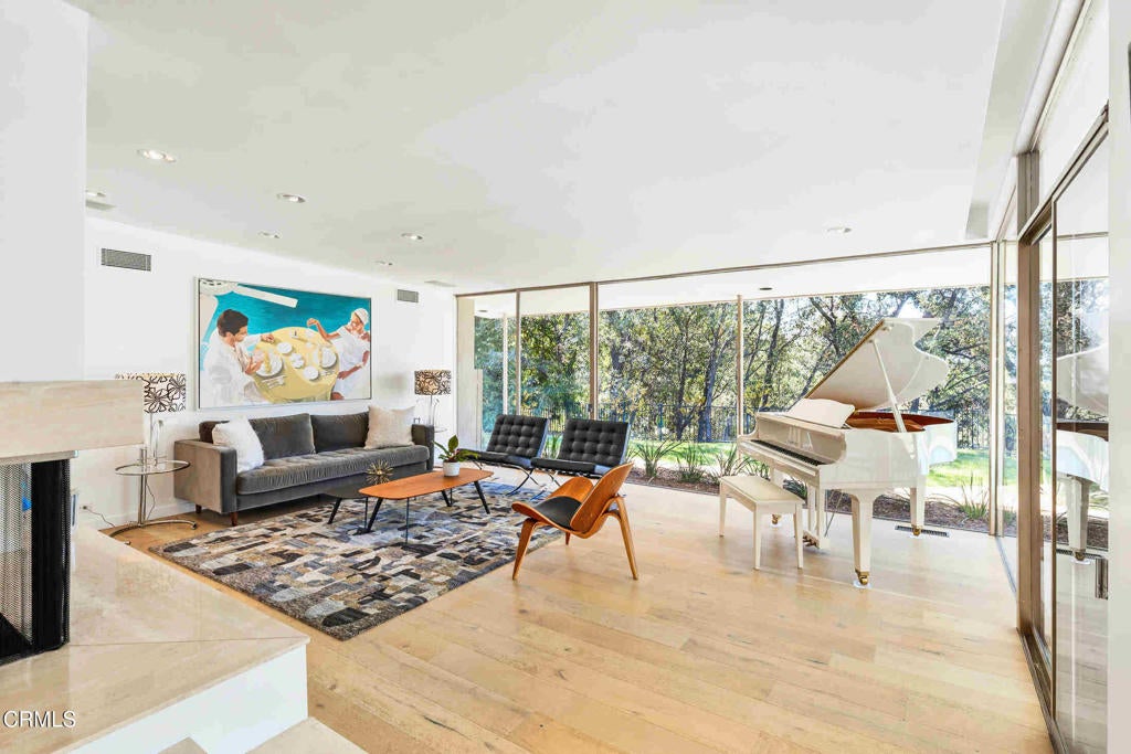 Pasadena, California, 91107, United States, 5 Bedrooms Bedrooms, ,5 BathroomsBathrooms,Residential,Active,1941341
