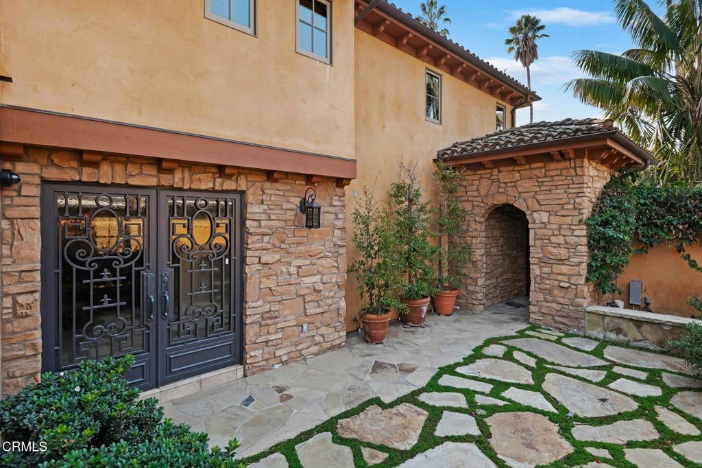 Ventura, California, 93001, United States, 3 Bedrooms Bedrooms, ,4 BathroomsBathrooms,Residential,Active,1756327