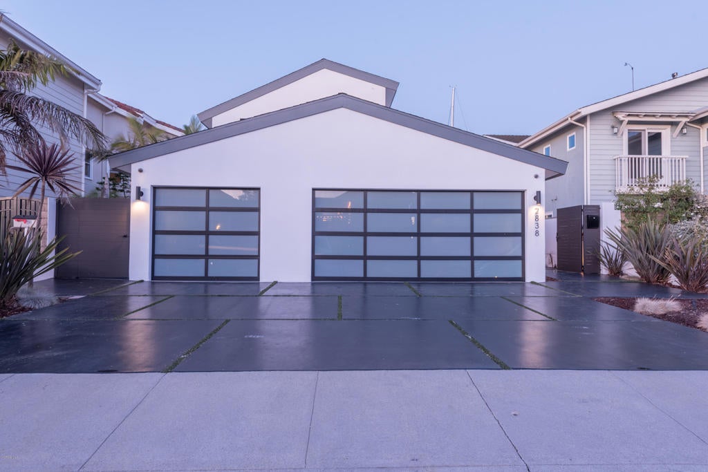 Ventura, California, 93001, United States, 3 Bedrooms Bedrooms, ,3 BathroomsBathrooms,Residential,Contingent,1944076
