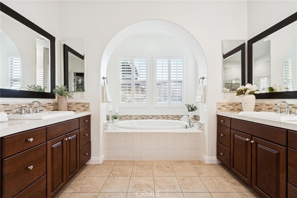 Canyon Country, California, 91387, United States, 3 Bedrooms Bedrooms, ,4 BathroomsBathrooms,Residential,Active,2015235