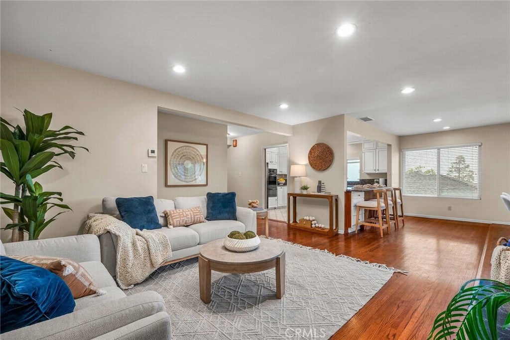 Redondo Beach, California, 90277, United States, 4 Bedrooms Bedrooms, ,3 BathroomsBathrooms,Residential,Active,2007167