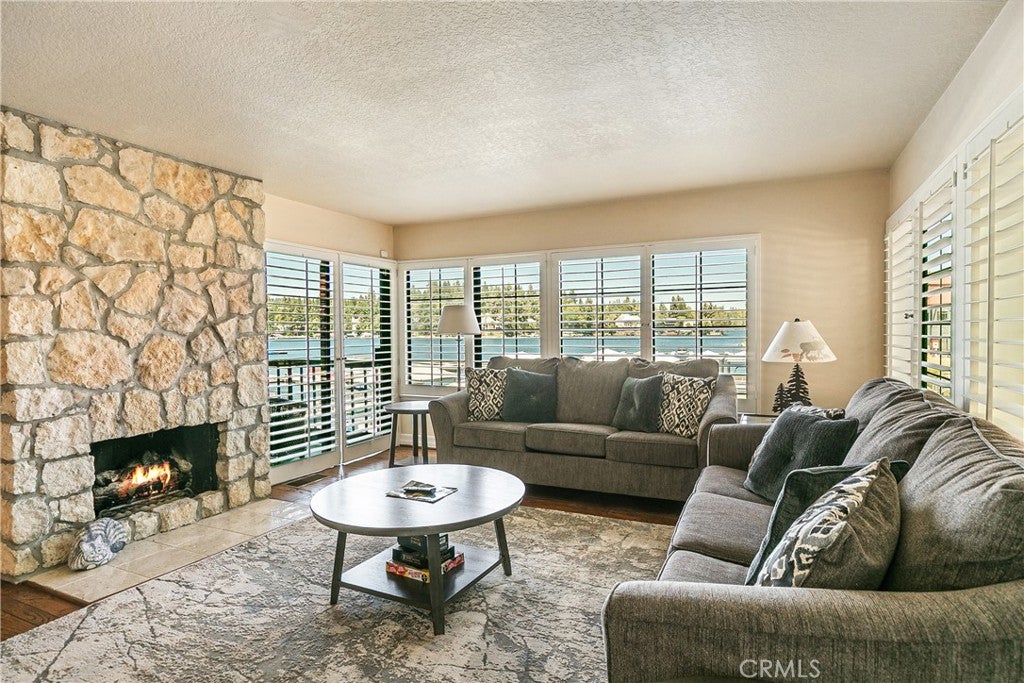 Lake Arrowhead, California, 92352, United States, 2 Bedrooms Bedrooms, ,3 BathroomsBathrooms,Residential,Active,1908134