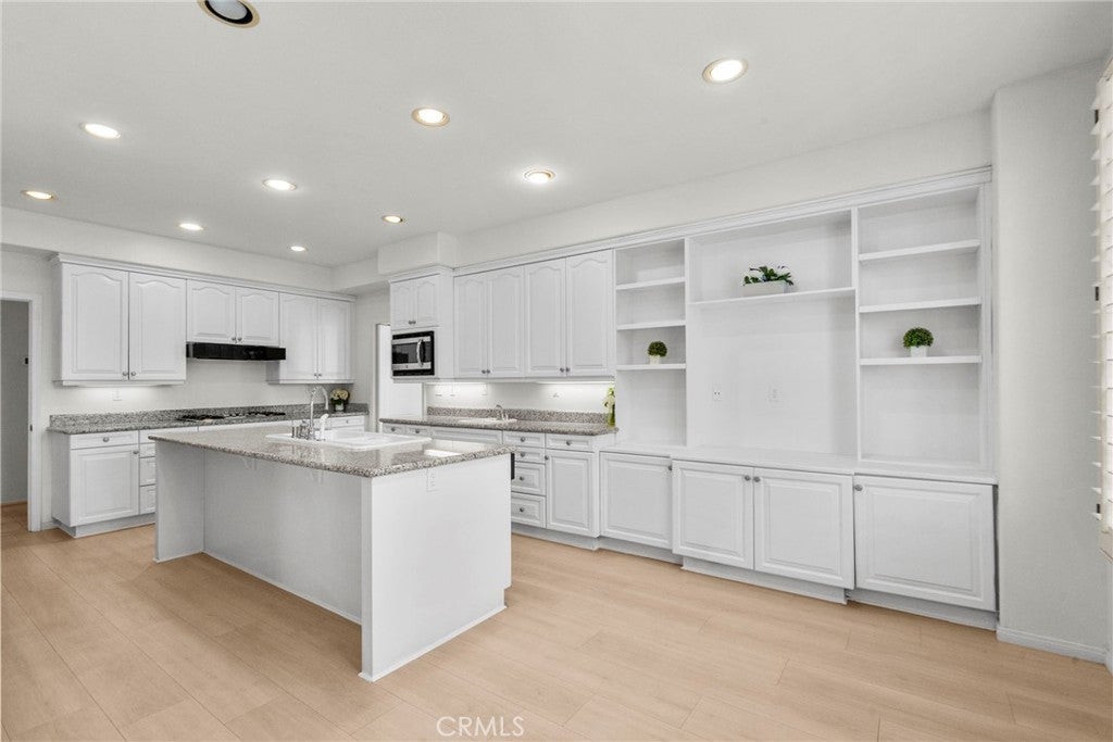 Canoga Park, California, 91304, United States, 5 Bedrooms Bedrooms, ,5 BathroomsBathrooms,Residential,Active,2006939