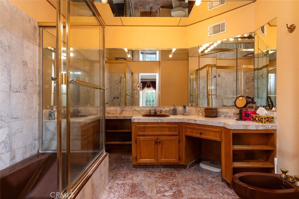 Glendale, California, 91207, United States, 4 Bedrooms Bedrooms, ,4 BathroomsBathrooms,Residential,Active,1945087