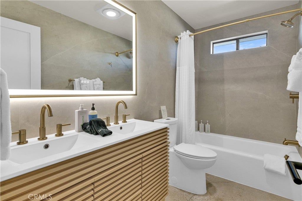 Paso Robles, California, 93446, United States, 4 Bedrooms Bedrooms, ,3 BathroomsBathrooms,Residential,Active,1941140