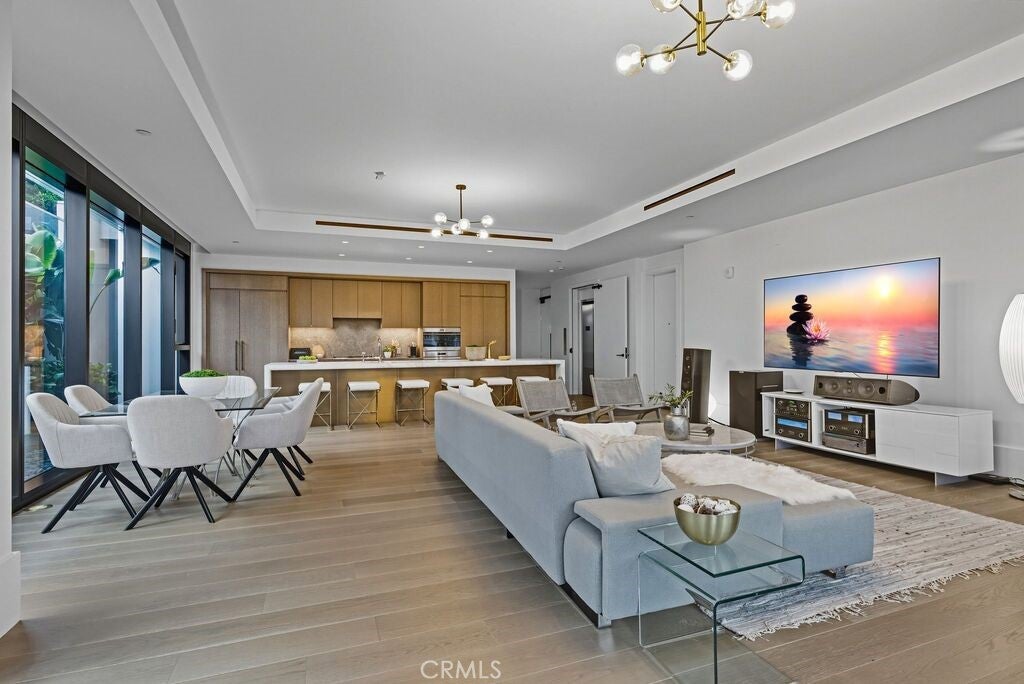 Los Angeles, California, 90069, United States, 2 Bedrooms Bedrooms, ,3 BathroomsBathrooms,Residential,Active,1995278