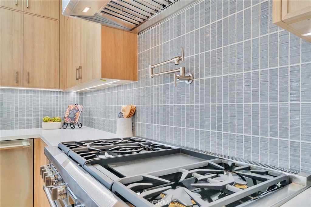 Redondo Beach, California, 90278, United States, 5 Bedrooms Bedrooms, ,5 BathroomsBathrooms,Residential,Active,1959976