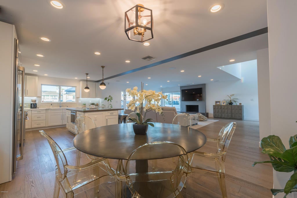 Ventura, California, 93001, United States, 3 Bedrooms Bedrooms, ,3 BathroomsBathrooms,Residential,Contingent,1944076