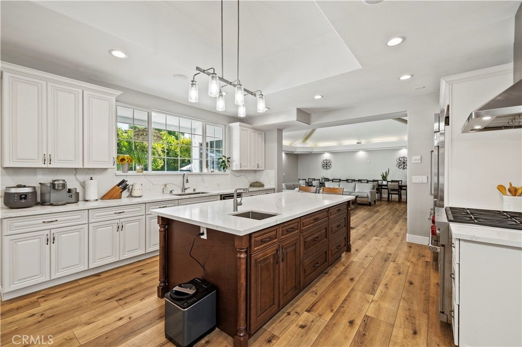 Northridge, California, 91325, United States, 4 Bedrooms Bedrooms, ,4 BathroomsBathrooms,Residential,Active,1936096