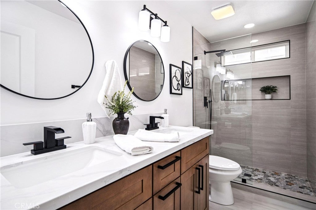 Lake Forest, California, 92630, United States, 5 Bedrooms Bedrooms, ,3 BathroomsBathrooms,Residential,Active,2002616