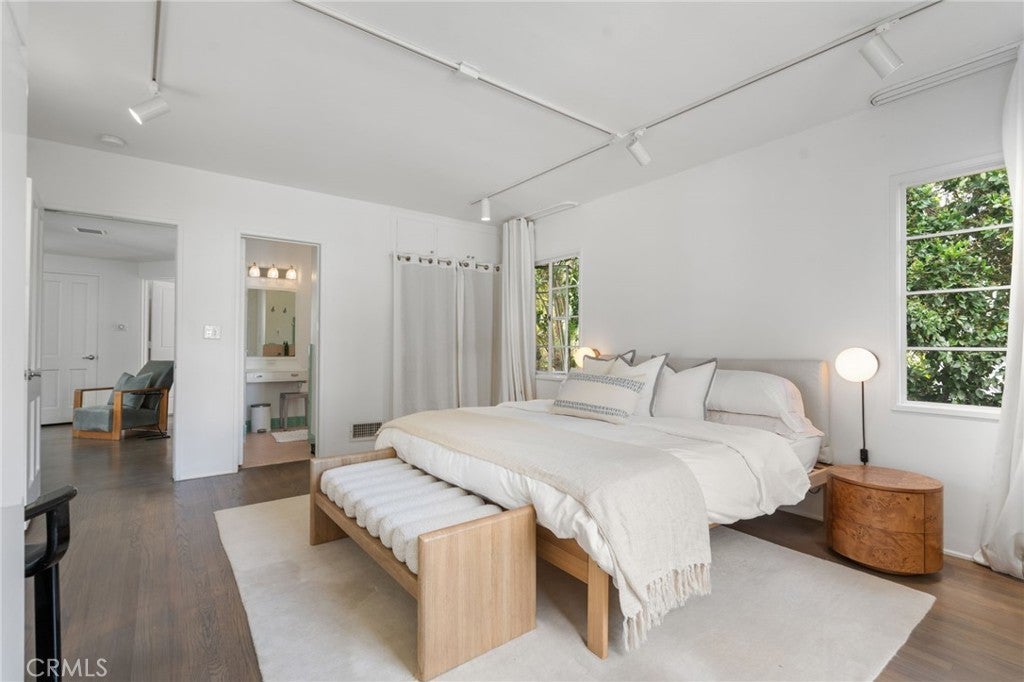 Los Angeles, California, 90027, United States, 3 Bedrooms Bedrooms, ,2 BathroomsBathrooms,Residential,Active,1953705