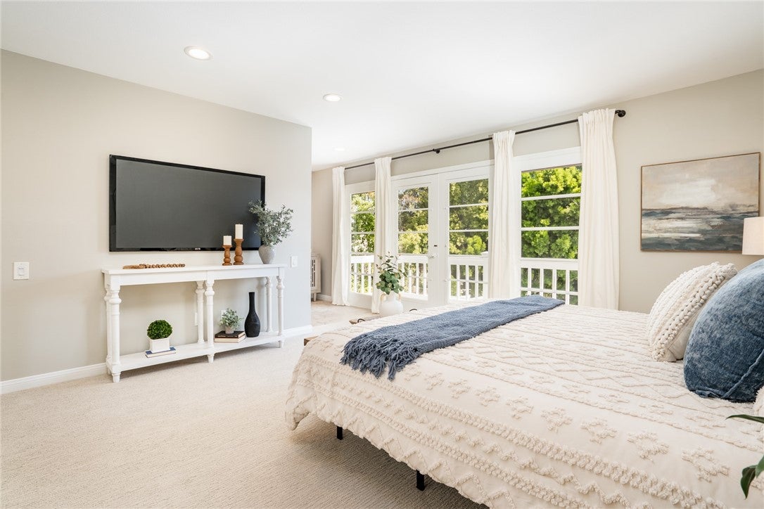 Huntington Beach, California, 92647, United States, 4 Bedrooms Bedrooms, ,3 BathroomsBathrooms,Residential,Active,2030516