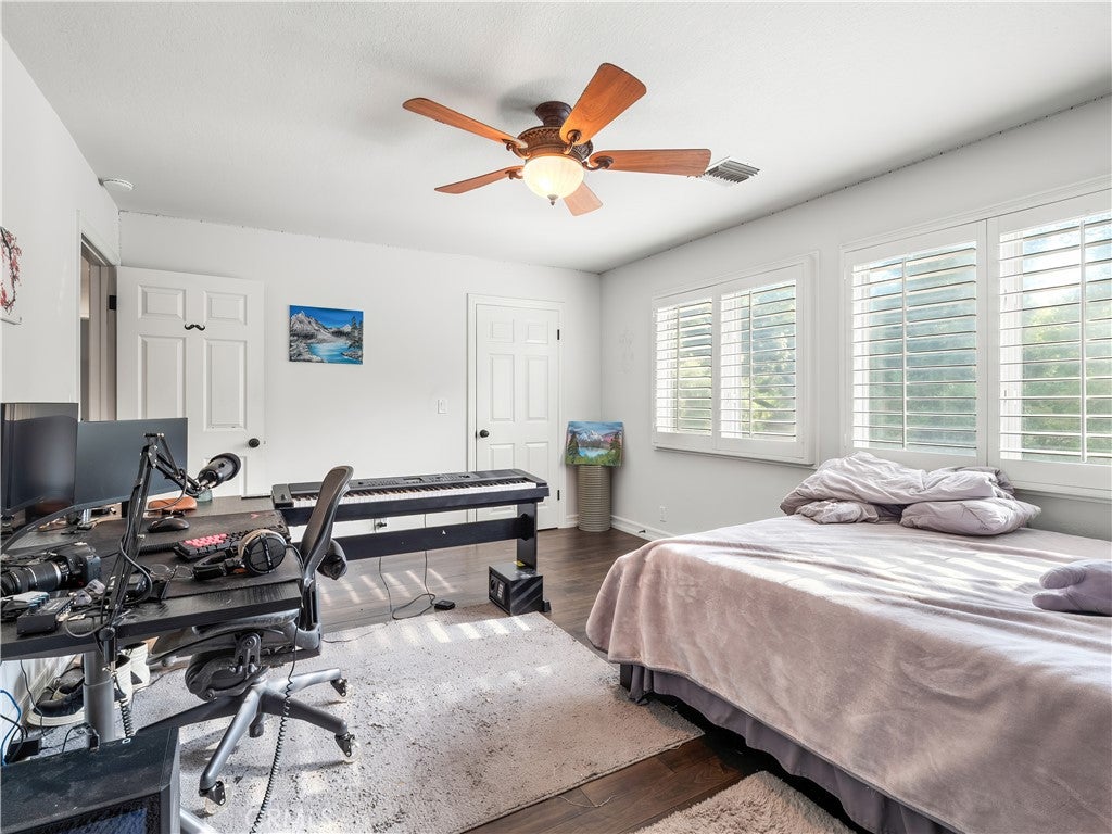 Canyon Country, California, 91387, United States, 5 Bedrooms Bedrooms, ,5 BathroomsBathrooms,Residential,Active,1926896
