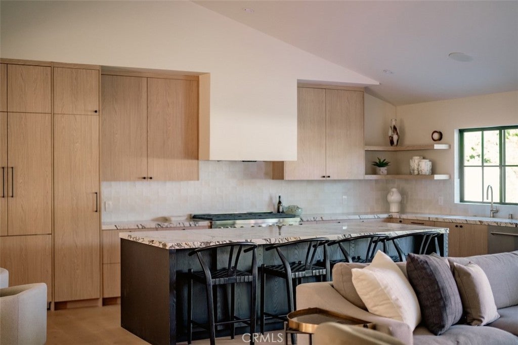 Northridge, California, 91325, United States, 4 Bedrooms Bedrooms, ,4 BathroomsBathrooms,Residential,Active,2030583